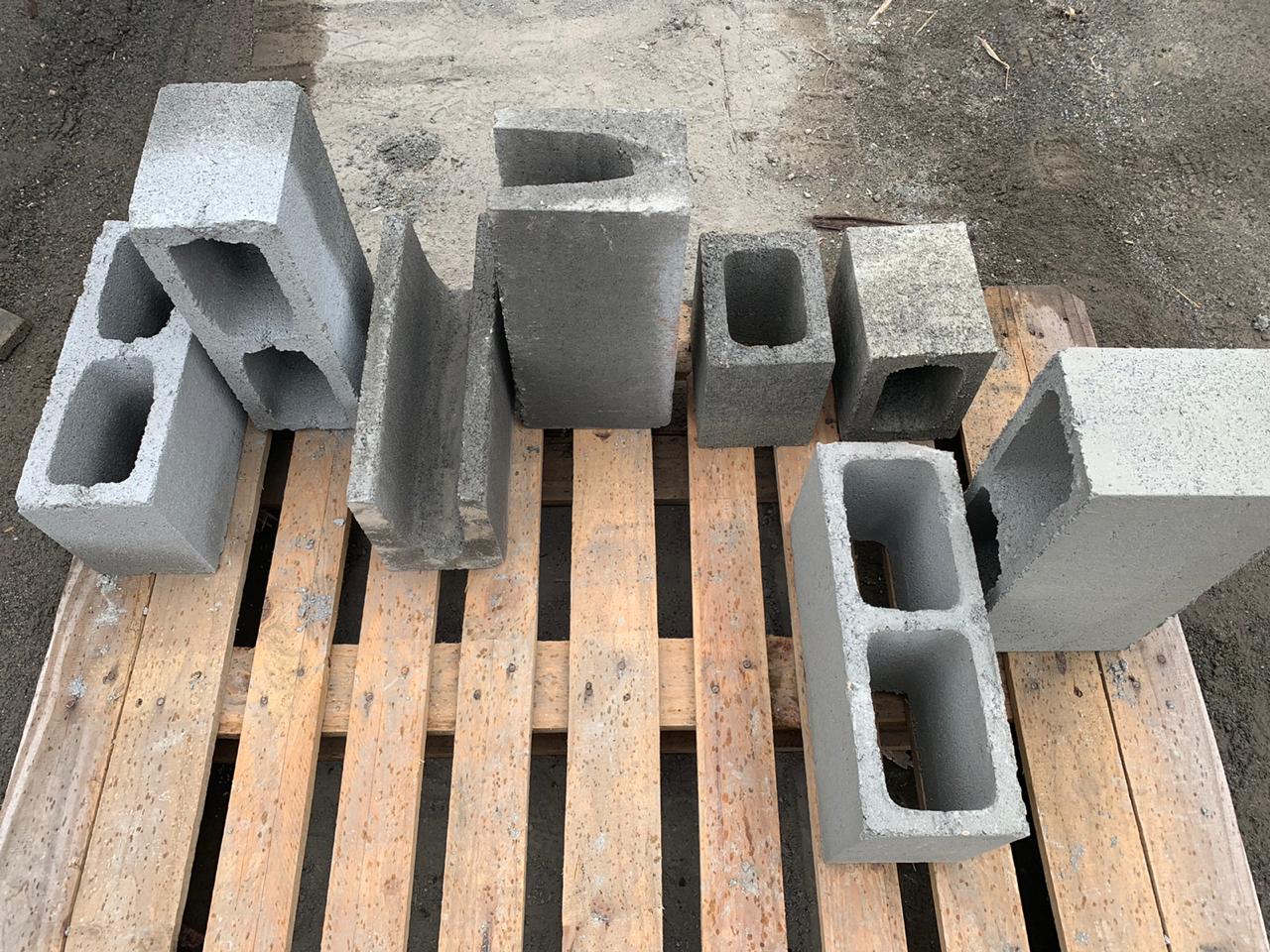 Pallet de blocos de concreto para vedação fabricados pela CampBlocos